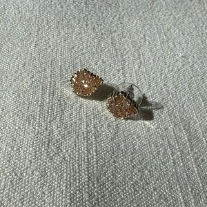 Rare kendra Scott sand drusy studs